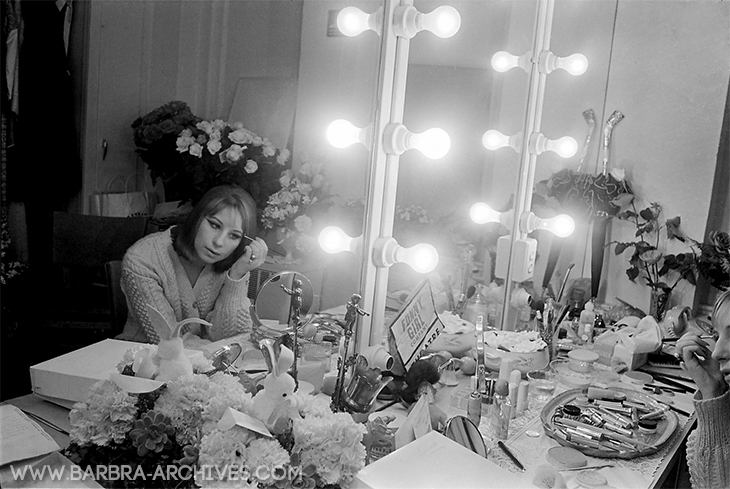 Streisand applies makeup