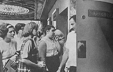 Fans going into Winter Garden Theatre