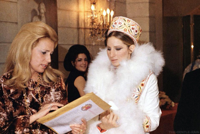 Streisand signs program at premiere