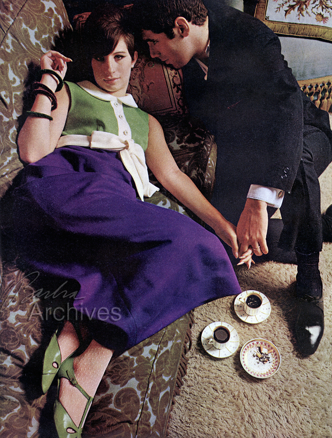 Streisand and Gould having a demitasse