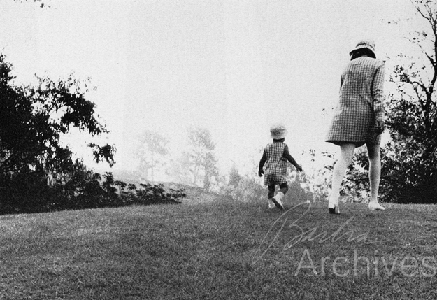 Streisand and Jason walk through grass