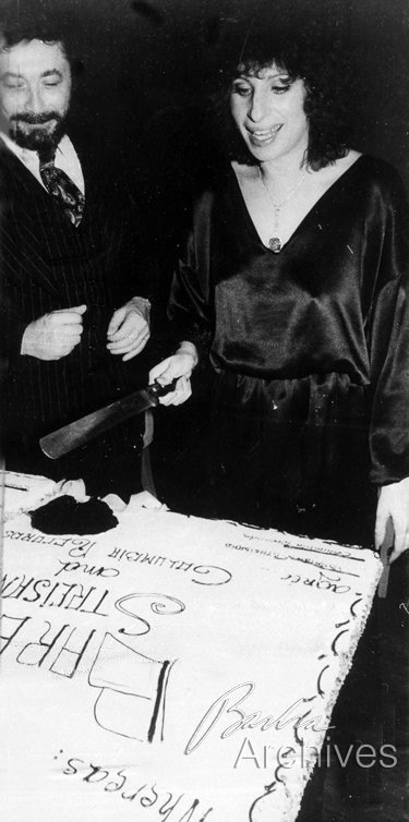 Streisand cuts Columbia cake