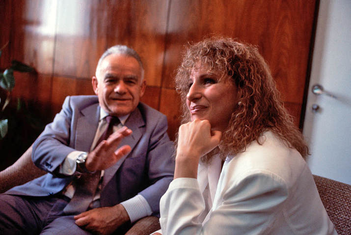 Streisand sits beside Yitzhak Shamir